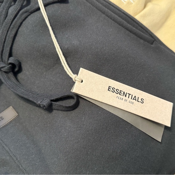 FEAR OF GOD ESSENTIALS
Black Drawstring Sweatpants - Picture 8 of 8